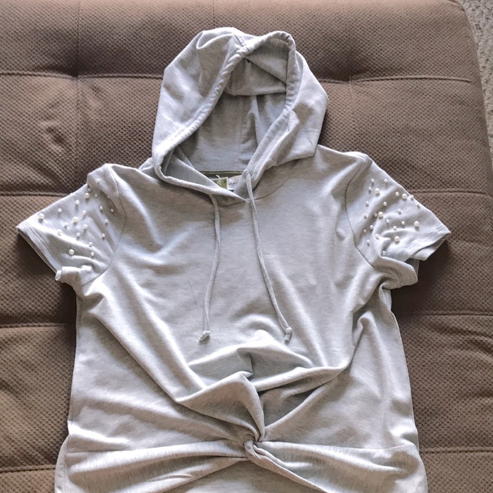 NWT Gray s/s hoody w Pearls L